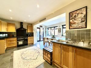 Dining Kitchen- click for photo gallery